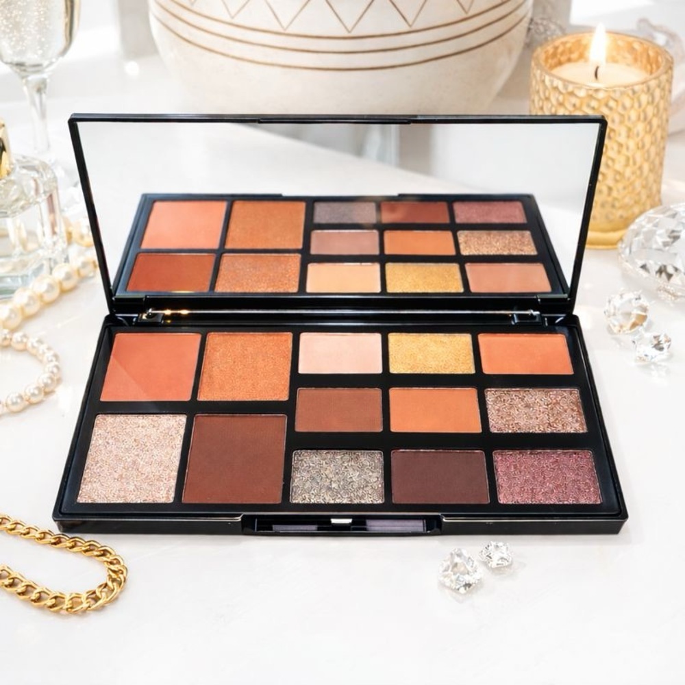 Laura Geller Passport to Pretty Wanderlust Collection Eyeshadow Palette Nudes